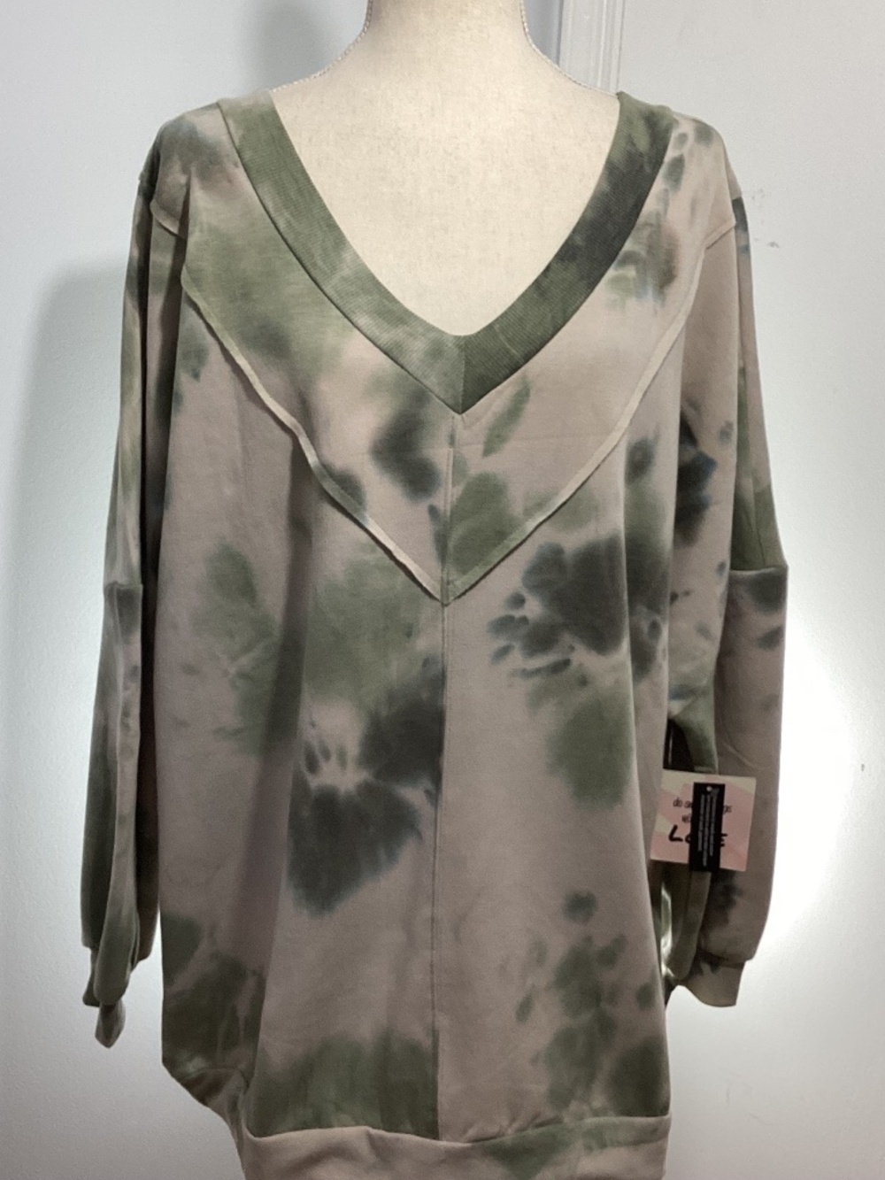 NWT THE SWEATSHIRT PROJECT LARGE V-NECK TIE DYE GREEN SWEATSHIRT